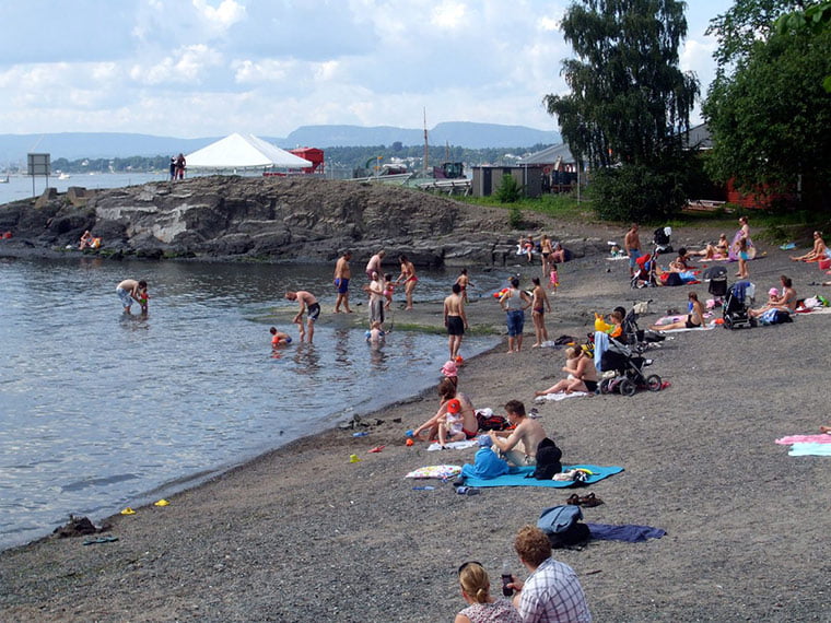 Beach on Hovedøya, Oslo Busy beach on Hovedøya