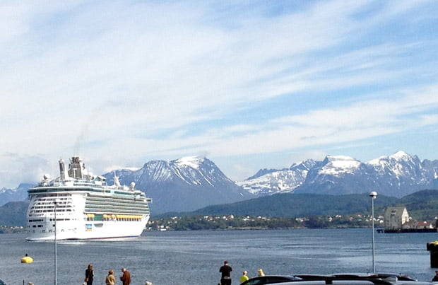 Cruise ship leaving port