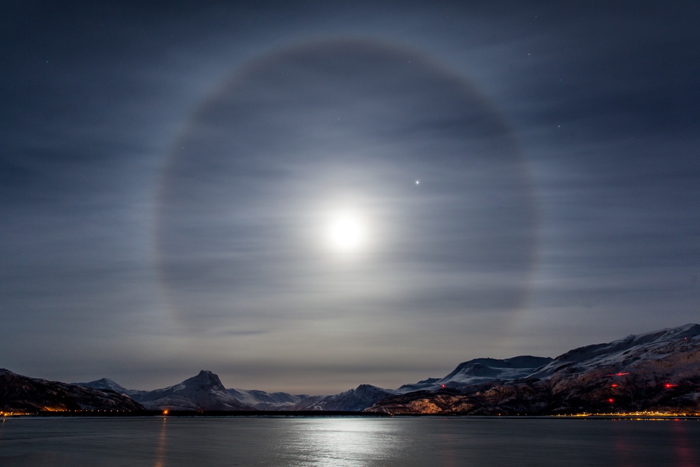 Luna halo
