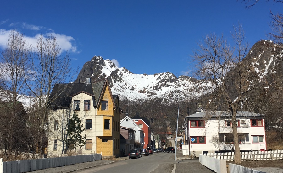 A street in Svolvær with a mountain in the background. Photo: David Nikel.