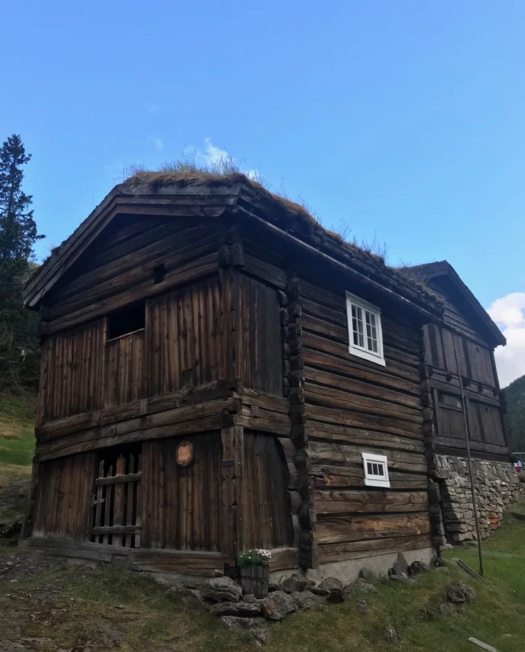 Farm buildings at Røisheim