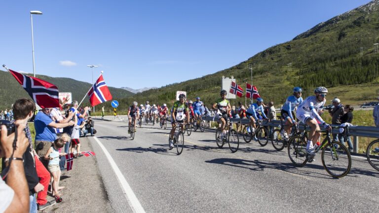 Locals supporting cyclists in the Arctic Race of Norway. Photo: T.Lagerwall / Shutterstock.com.