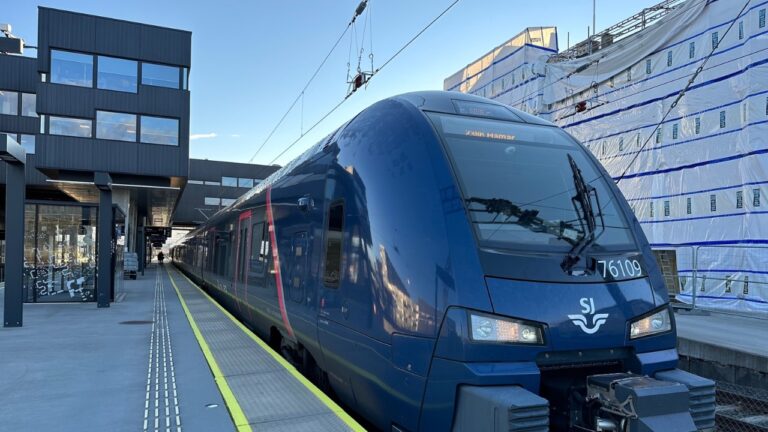 Train at Trondheim S. Photo: David Nikel.