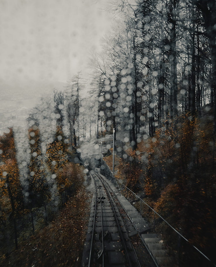 Raindrops on the Bergen funicular railway. Photo: Dan Magatti / Unsplash.