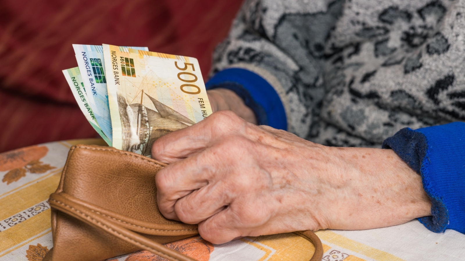 Elderly person with Norwegian cash.