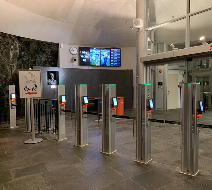 Fløibanen entry gates. Photo: David Nikel.