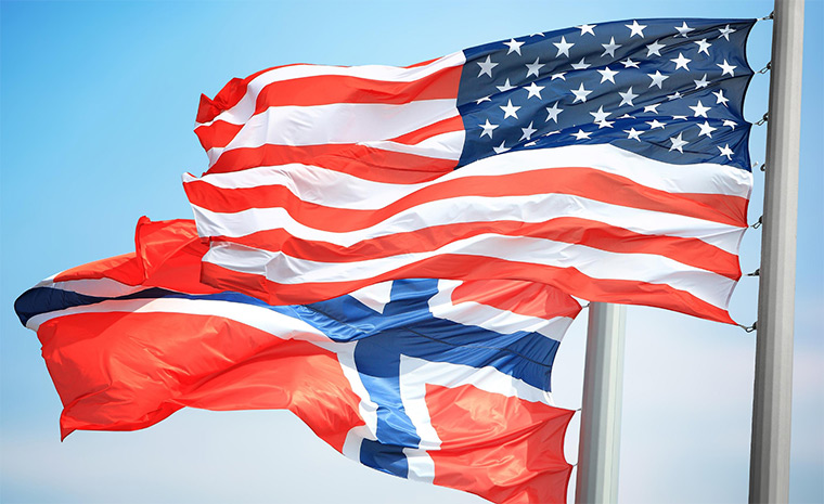 The flags of Norway and the USA flying