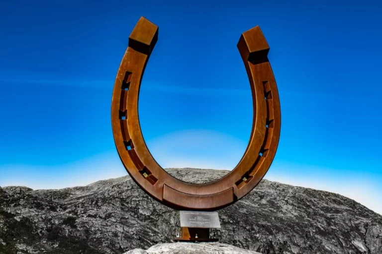 Horseshoe sculpture near the Loen skylift.