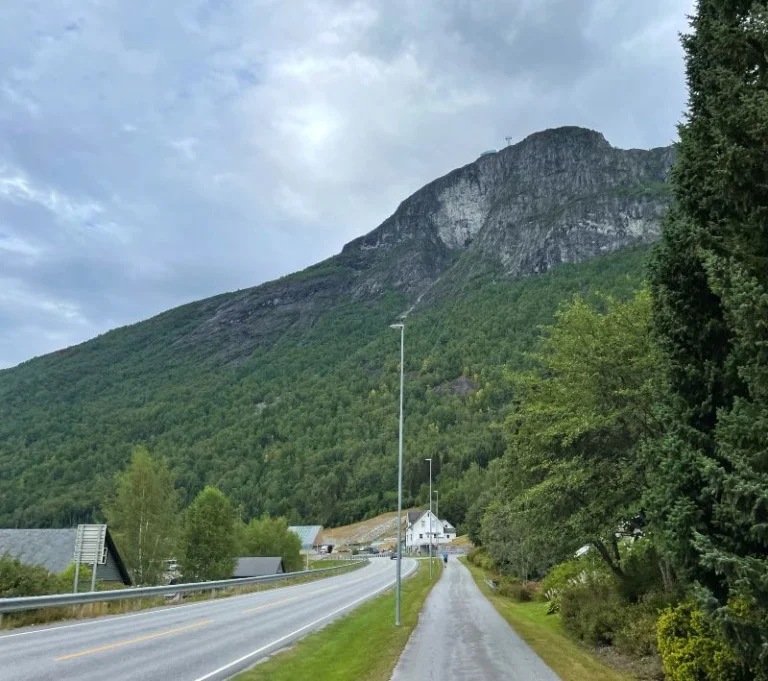 Walking from Loen to the cable car station