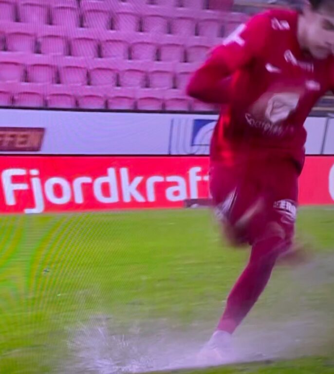Brann v Viking in torrential rain