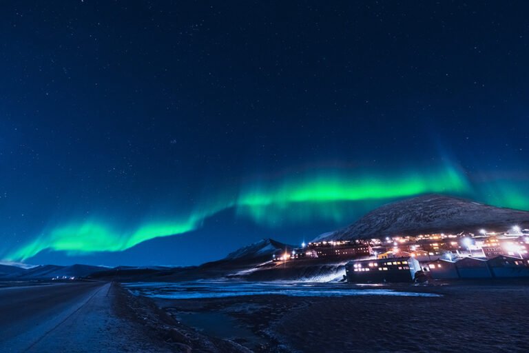 Aurora borealis display in Longyearbyen, Svalbard