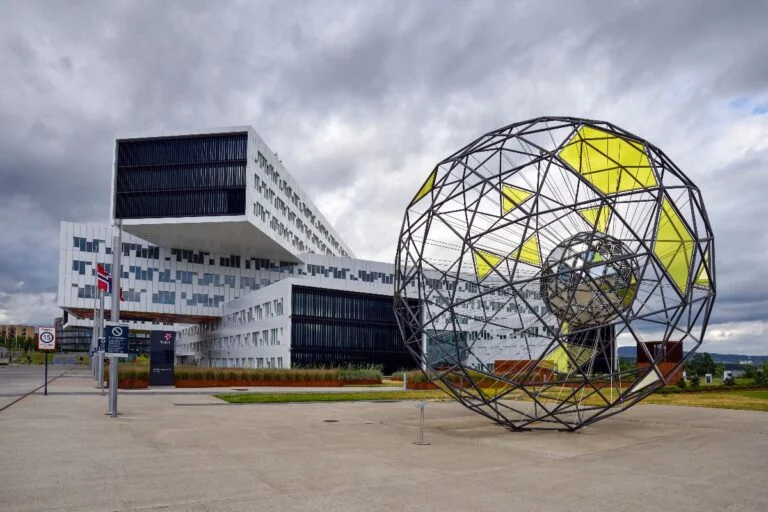 The eye-catching architecture of Equinor's building on Fornebu, Oslo. Photo: Tommy Larey / Shutterstock.com.