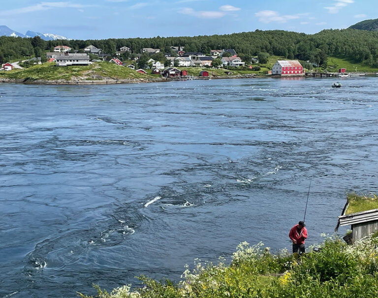 Fishing at Saltstraumen near Bodø. Photo: David Nikel.