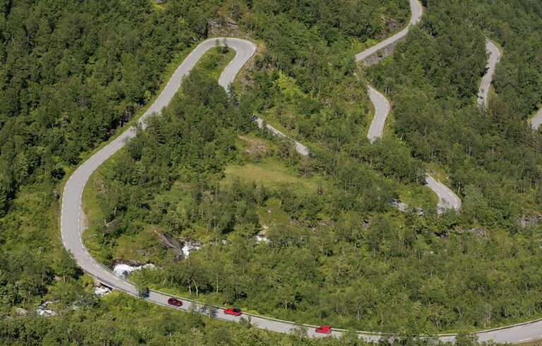 Serpentine road at Gaularfjellet. Photo: Jarle Wæhler / Statens vegvesen