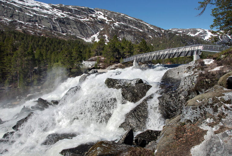Bridge over the waterfall Likholefossen. Photo: Bjørn Andresen / Statens vegvesen.