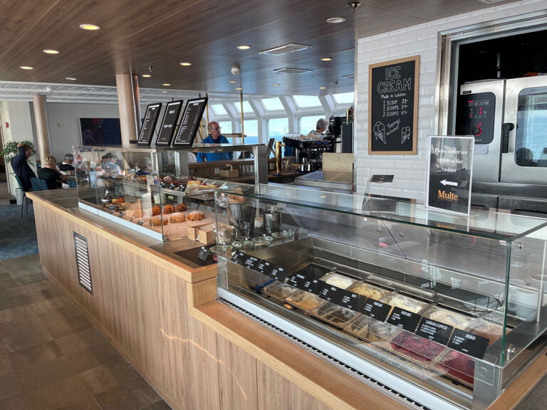 Multe ice-cream bar and bakery