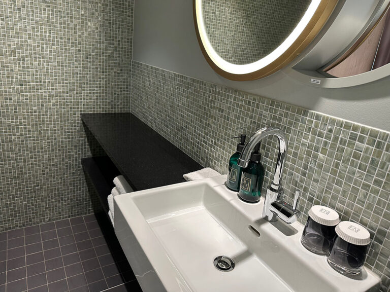 High-quality bathroom.