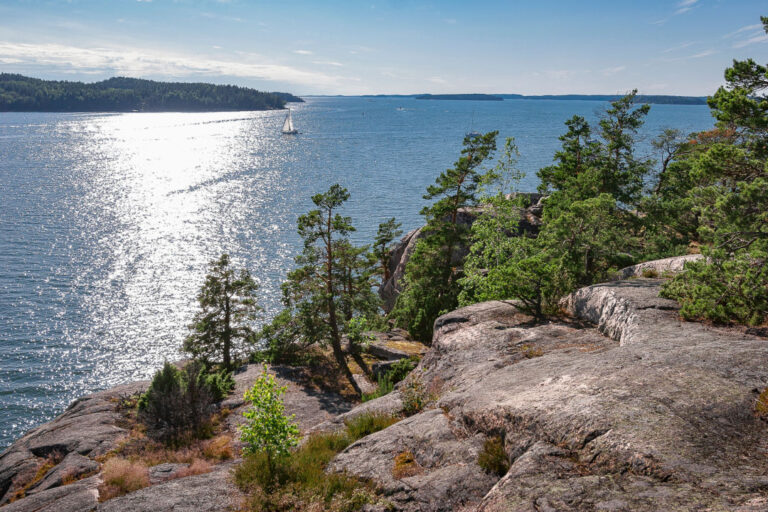 Coastal hiking route in the Åland Islands.