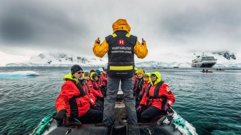 MS Maud small boat cruising and landing. Photo: Karsten Bidstrup / Hurtigruten Expeditions.