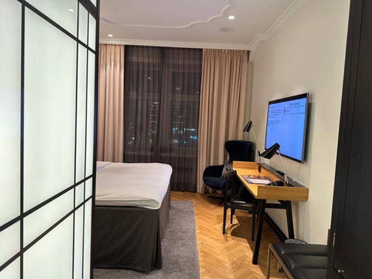 The ‘light box’ bathroom in the Amerikalinjen guest room. Photo: David Nikel.