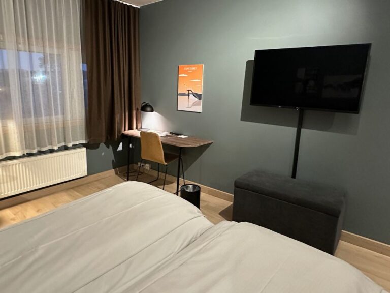Work desk at Scandic Hamar guest room. Photo: David Nikel.
