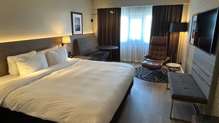 Premium room at Oslo Plaza. Photo: David Nikel.