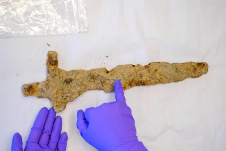 The sword being examined by county archaeologists. Photo: Rogaland County.