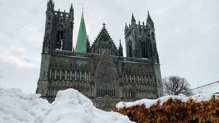 Nidaros Cathedral in Trondheim in the winter. Photo: David Nikel.