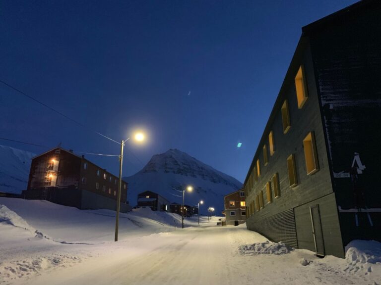 Nybyen district in Longyearbyen. Photo: David Nikel.