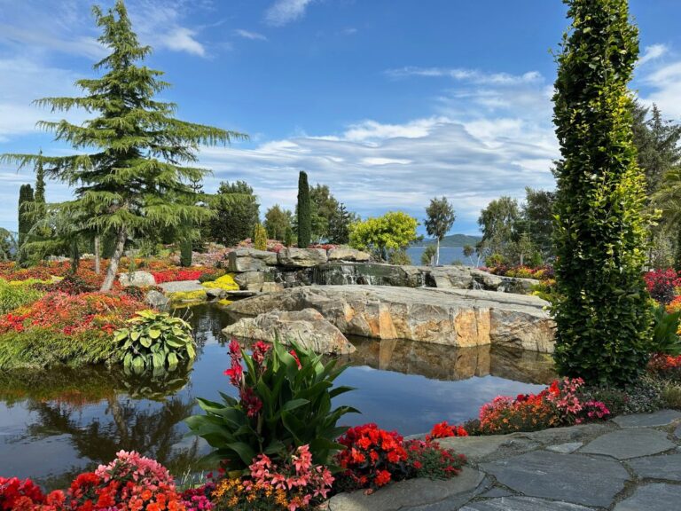 Clear day at the Flor og Fjære gardens. Photo: David Nikel.