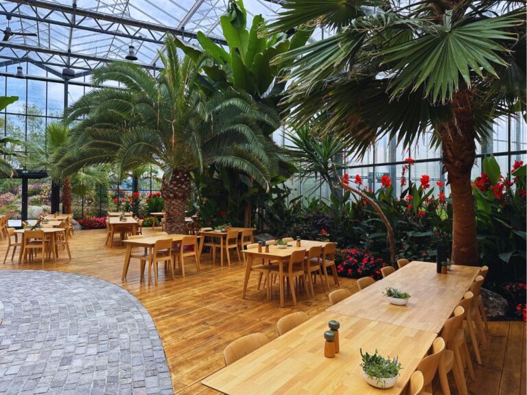 Greenhouse restaurant at Flor og Fjære. Photo: David Nikel.