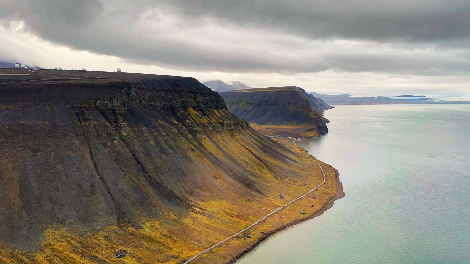 The snow-free coastline of Svalbard. Photo: David Nikel.