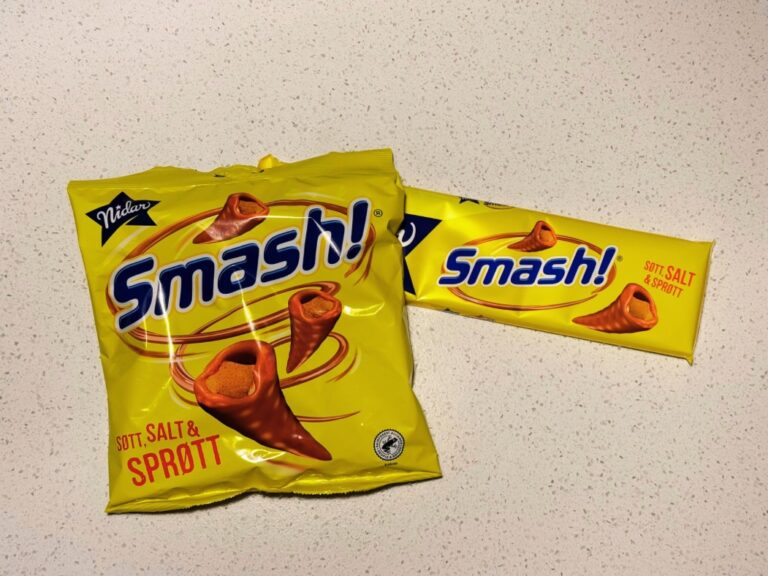 Bag of Smash and Smash chocolates bar by Nidar. Photo: David Nikel.