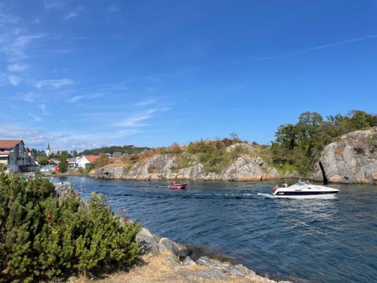 A summer boat trip in Grimstad. Photo: David Nikel.